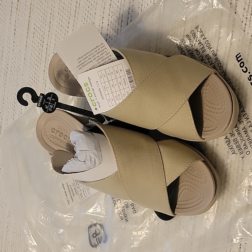 NWT Crocs Leigh II x-strap Wedge